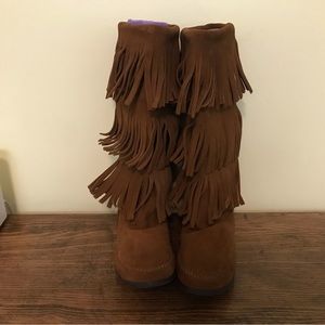 Minnetonka knee high fringe moccasins. Size 9